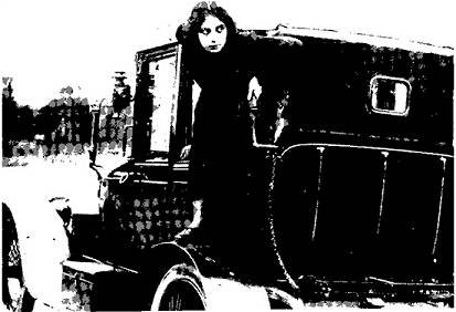 Musidora dans Les vampires (1915).