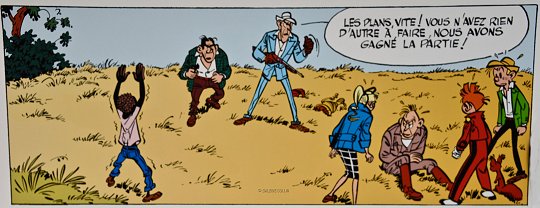 Les personnages dessinent une jolie courbe.
