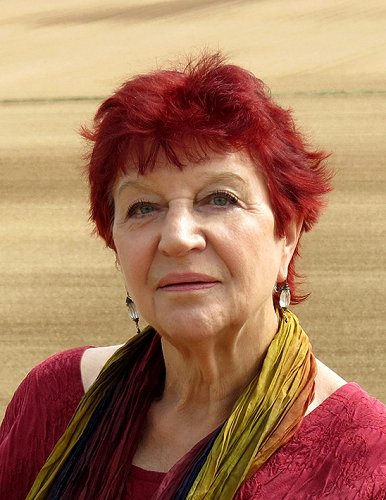 C'est &agrave; cet &acirc;ge-l&agrave; qu'elle se ressemble le plus.